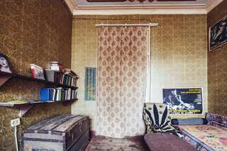 Гостевой дом Vintage Room 1905 Тбилиси Семейный номер с балконом-8