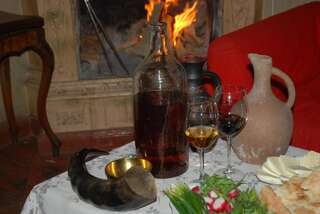 Гостевой дом Vintage Room 1905 Тбилиси Трехместный номер с общей ванной комнатой-2