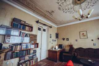 Гостевой дом Vintage Room 1905 Тбилиси Трехместный номер с общей ванной комнатой-20