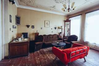 Гостевой дом Vintage Room 1905 Тбилиси Трехместный номер с общей ванной комнатой-5