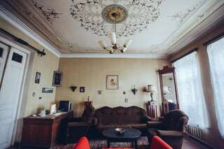 Гостевой дом Vintage Room 1905 Тбилиси Трехместный номер с общей ванной комнатой-6